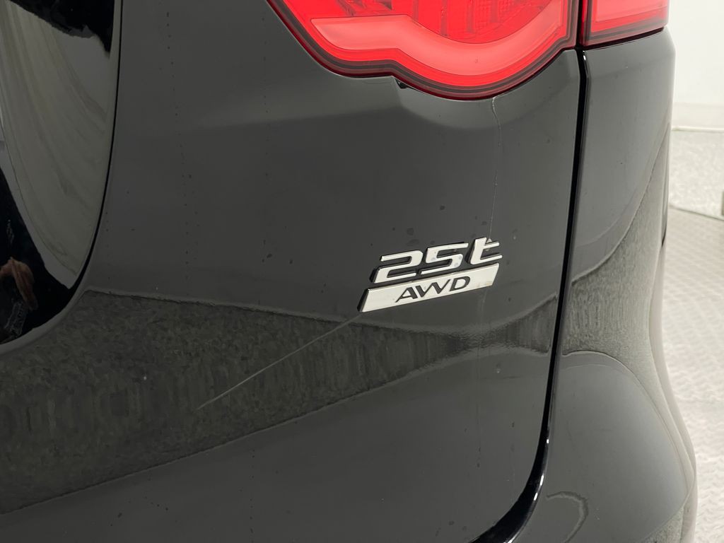 2019 Jaguar F-PACE Image 38