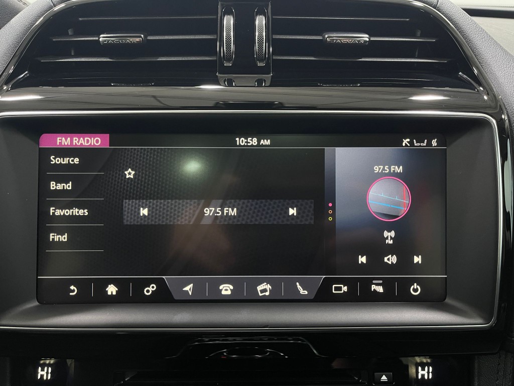 2019 Jaguar F-PACE Image 24