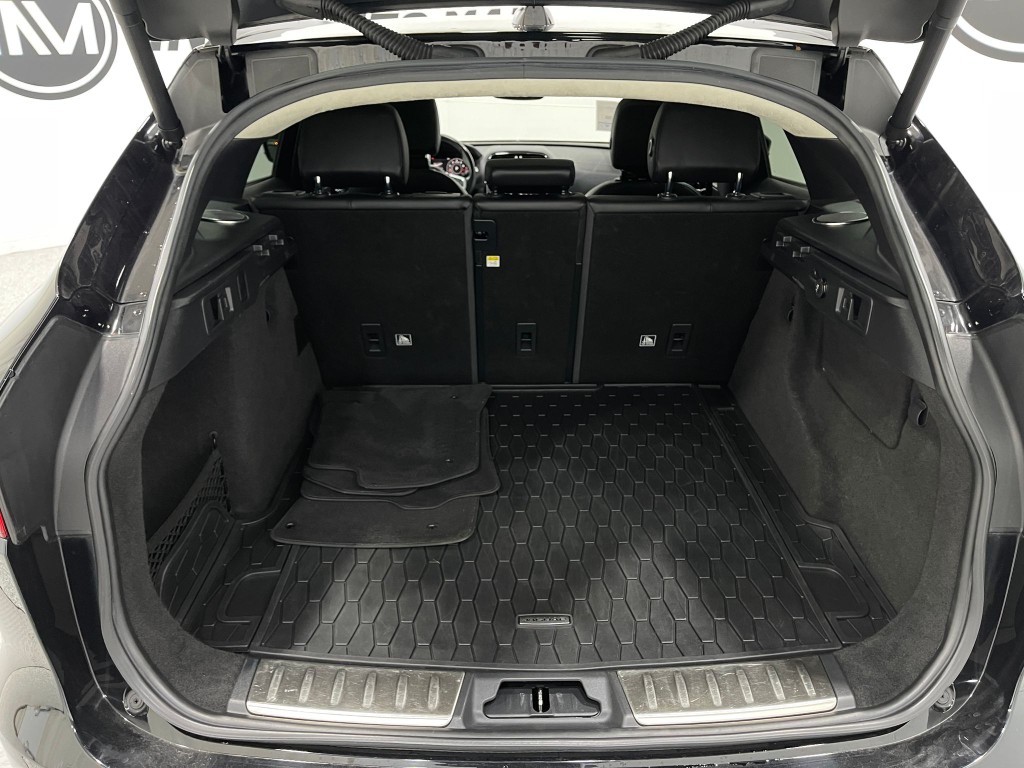 2019 Jaguar F-PACE Image 26