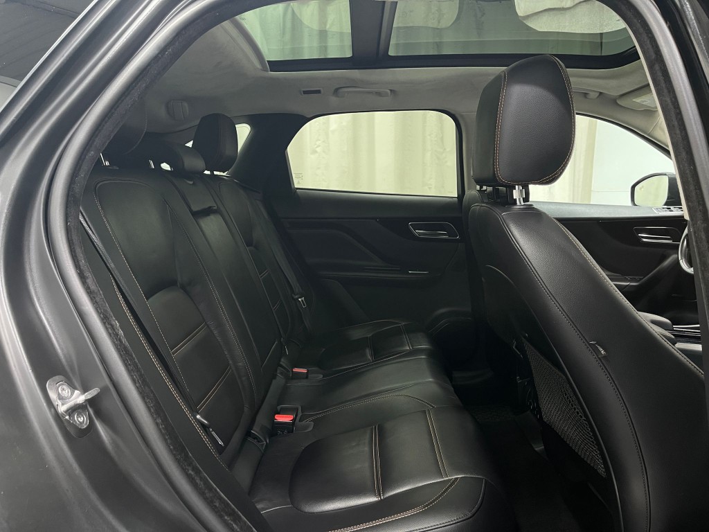 2019 Jaguar F-PACE Image 29