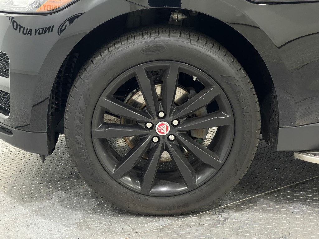 2019 Jaguar F-PACE Image 33