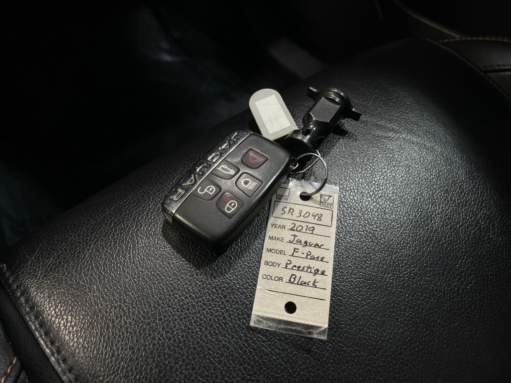 2019 Jaguar F-PACE Image 35