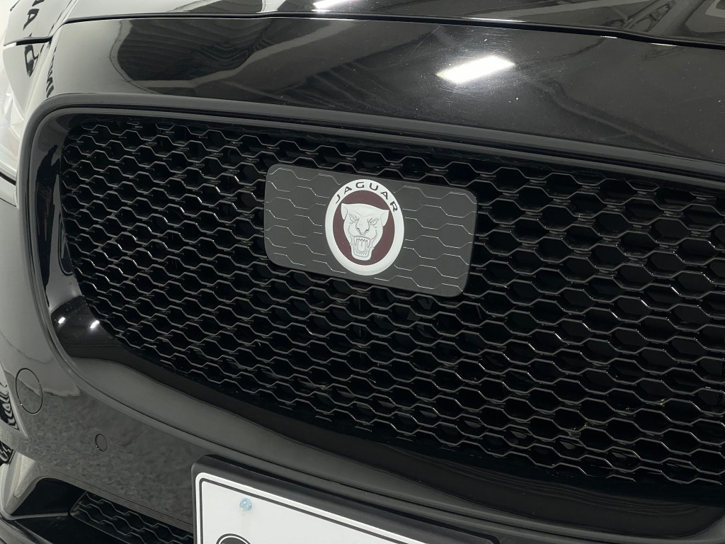 2019 Jaguar F-PACE Image 36