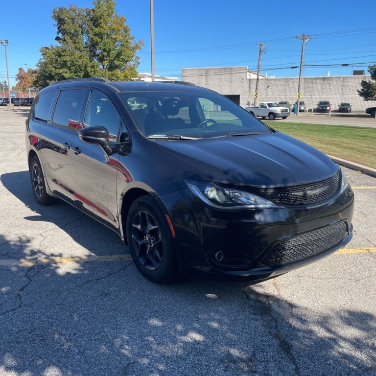 2018 Chrysler Pacifica Image 1