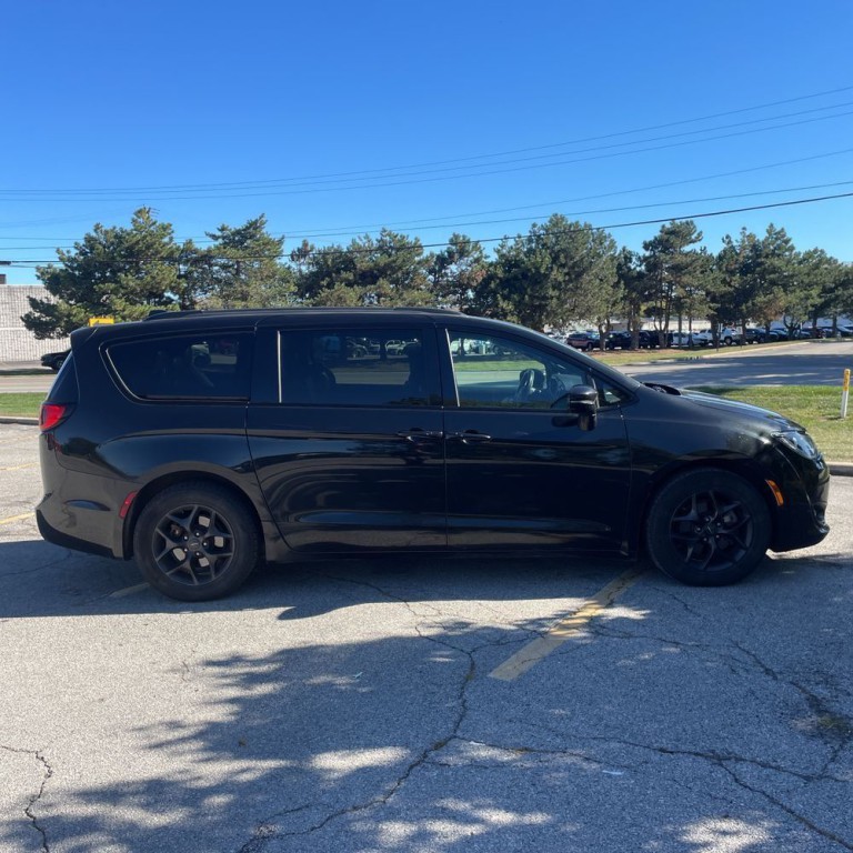 2018 Chrysler Pacifica Image 3