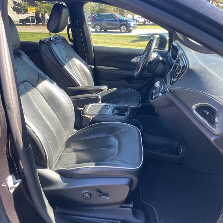 2018 Chrysler Pacifica Image 8