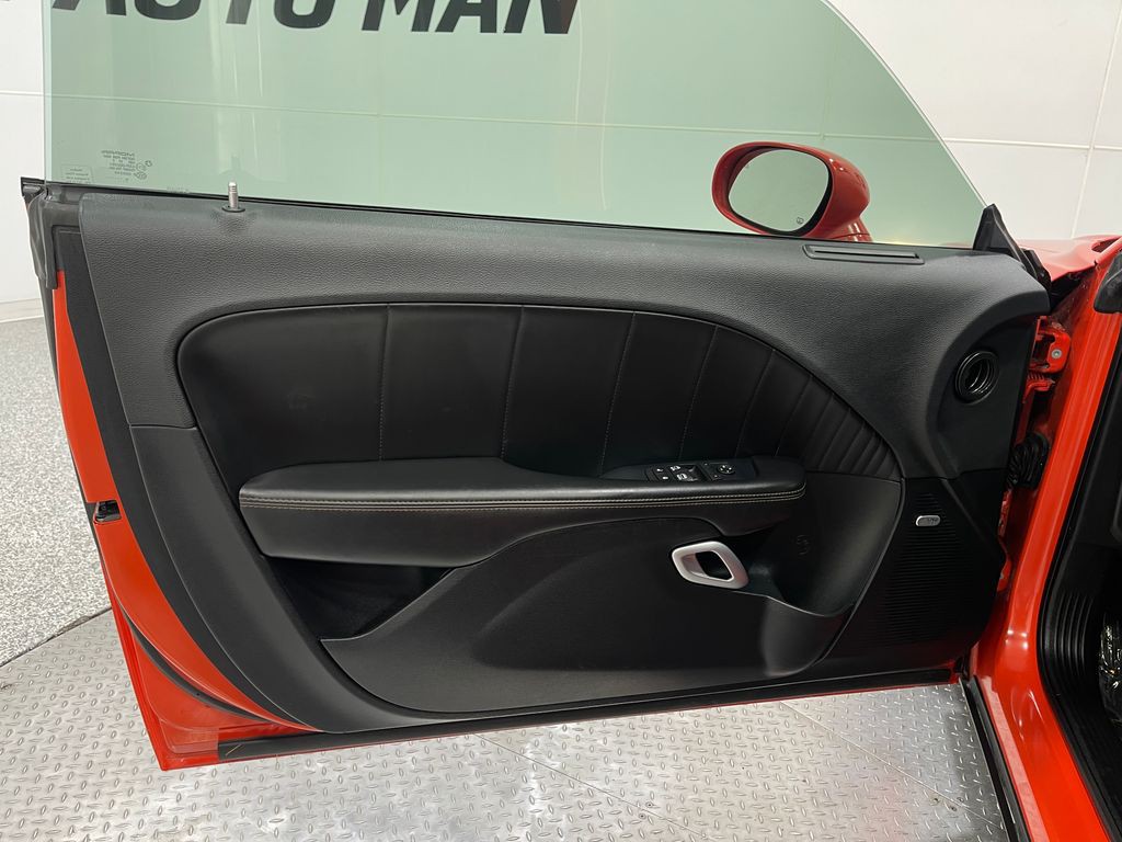 2016 Dodge Challenger Image 16