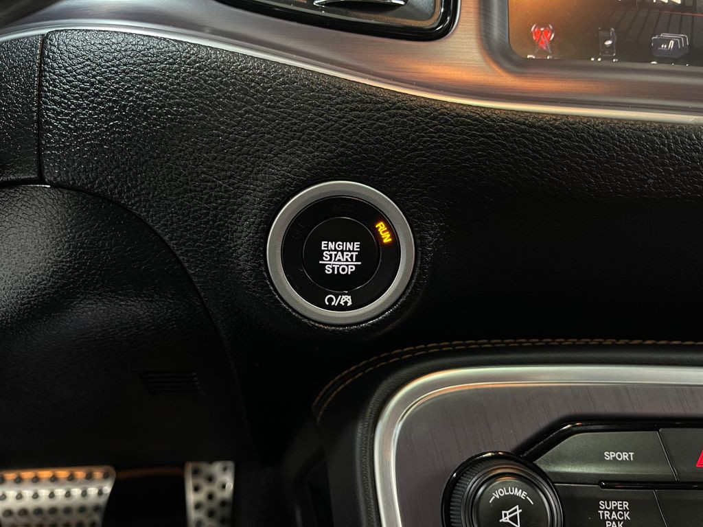 2016 Dodge Challenger Image 23