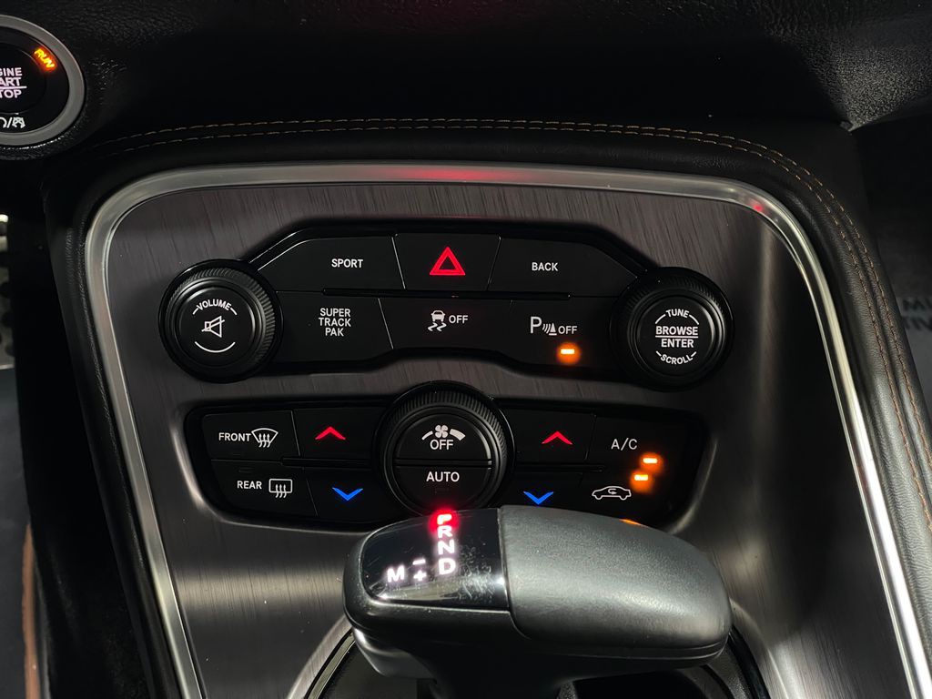 2016 Dodge Challenger Image 27