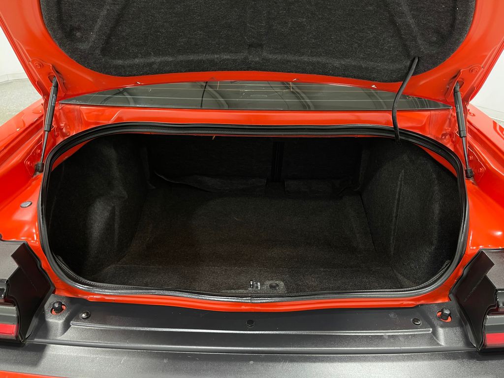 2016 Dodge Challenger Image 28