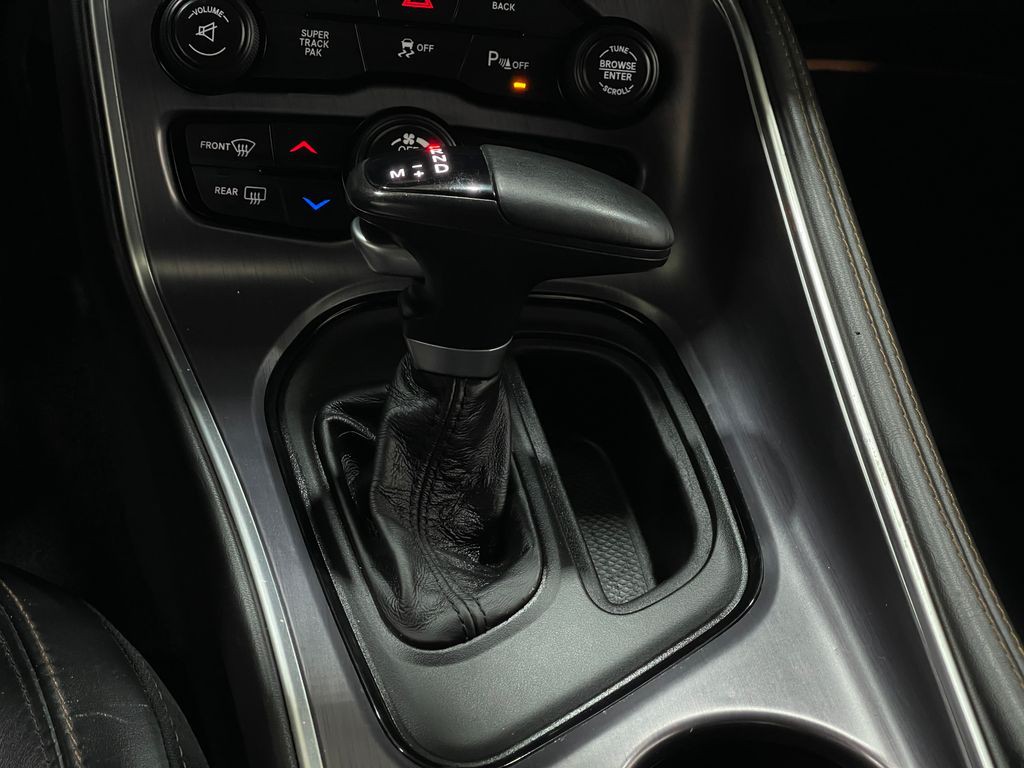 2016 Dodge Challenger Image 31