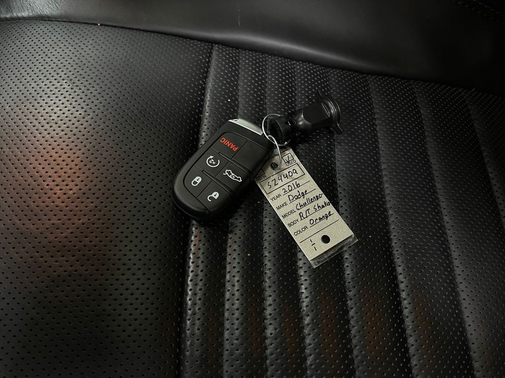2016 Dodge Challenger Image 39