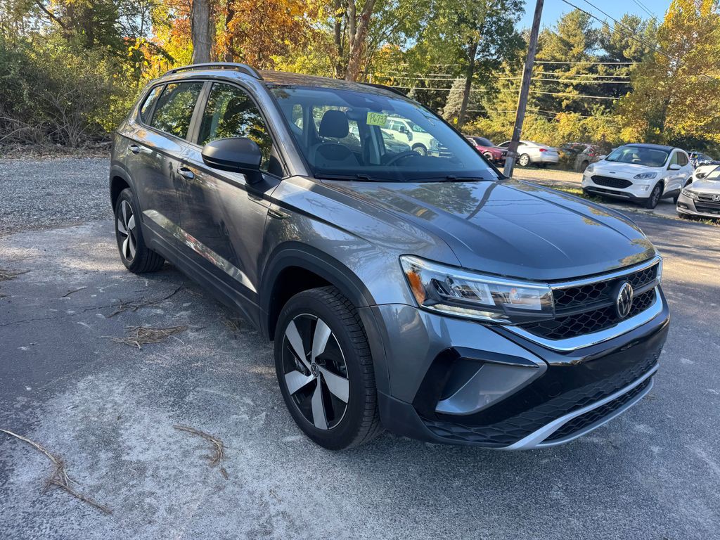2024 Volkswagen Taos Image 1