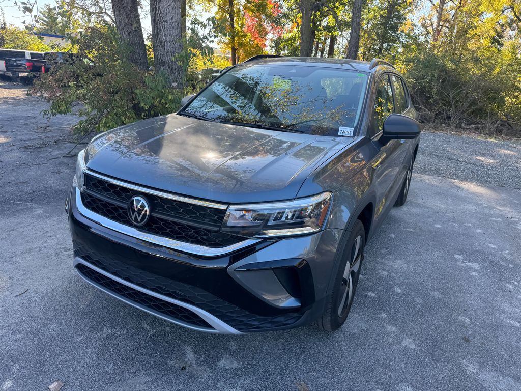 2024 Volkswagen Taos Image 2