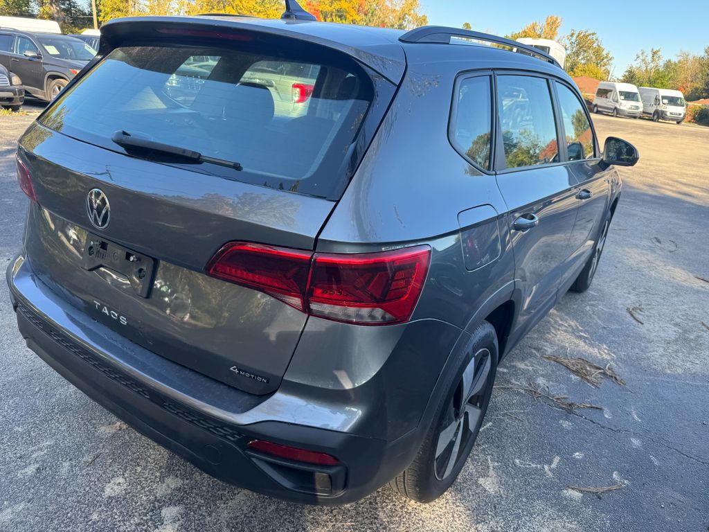 2024 Volkswagen Taos Image 3
