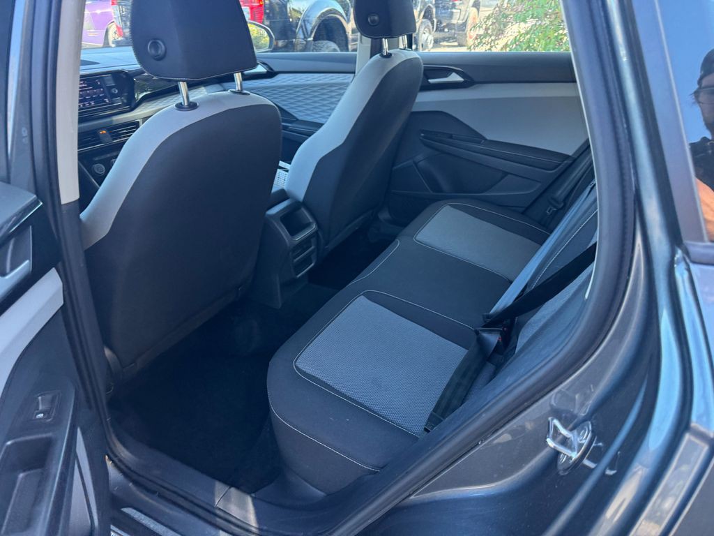 2024 Volkswagen Taos Image 9