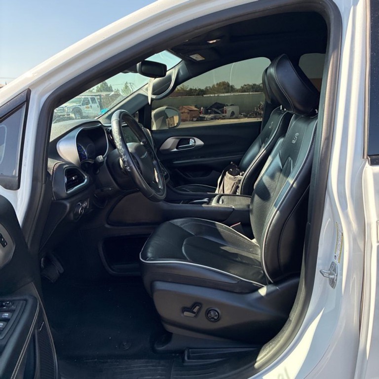 2021 Chrysler Pacifica Image 8