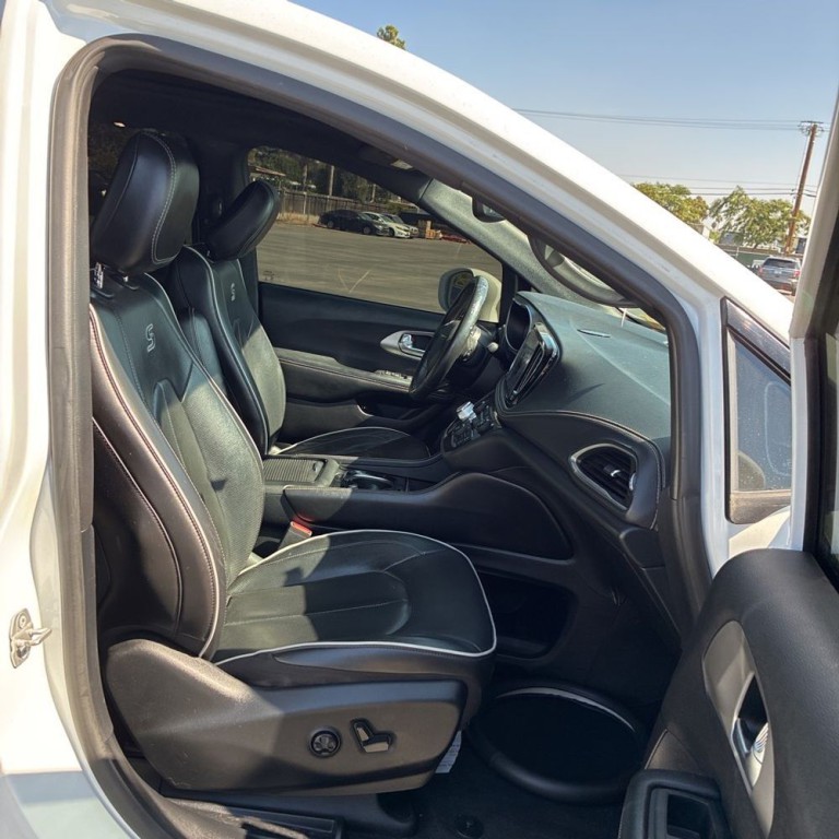 2021 Chrysler Pacifica Image 9