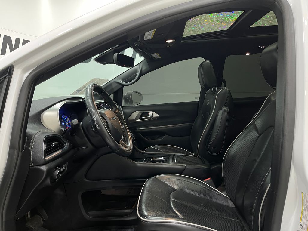 2021 Chrysler Pacifica Image 12