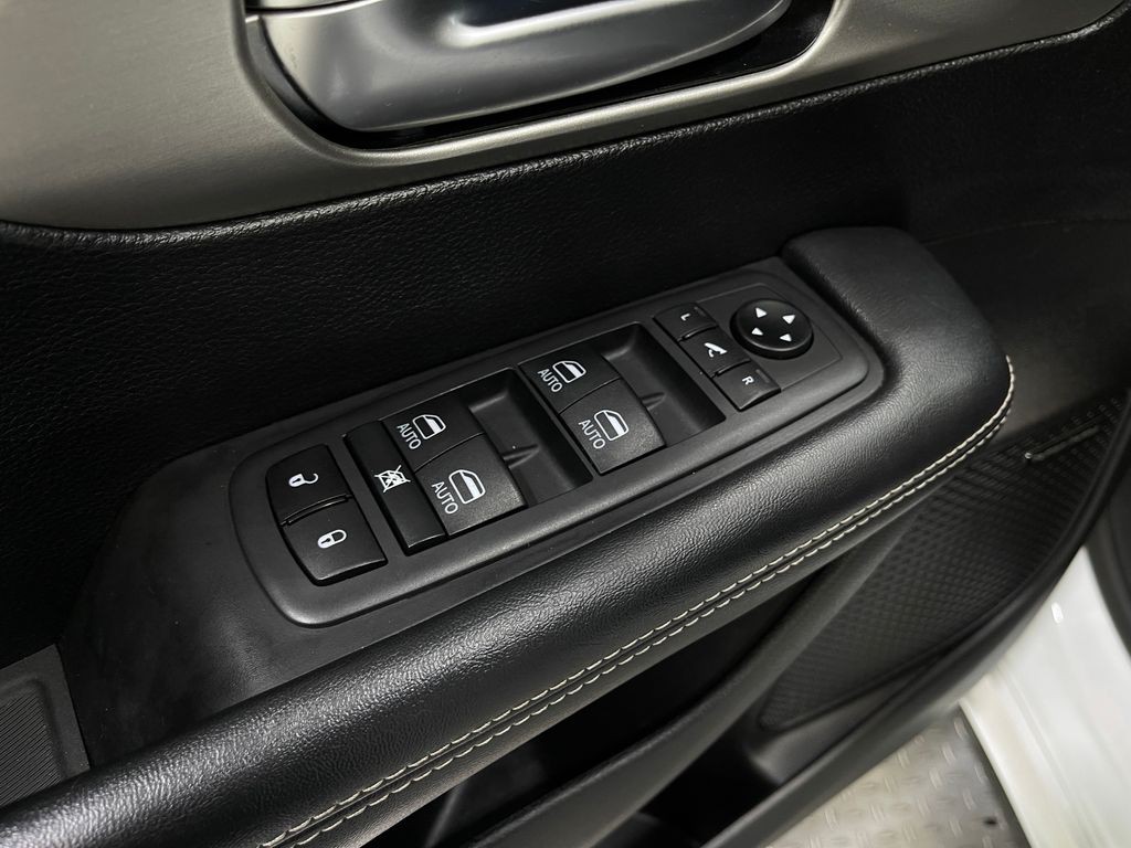 2021 Chrysler Pacifica Image 15