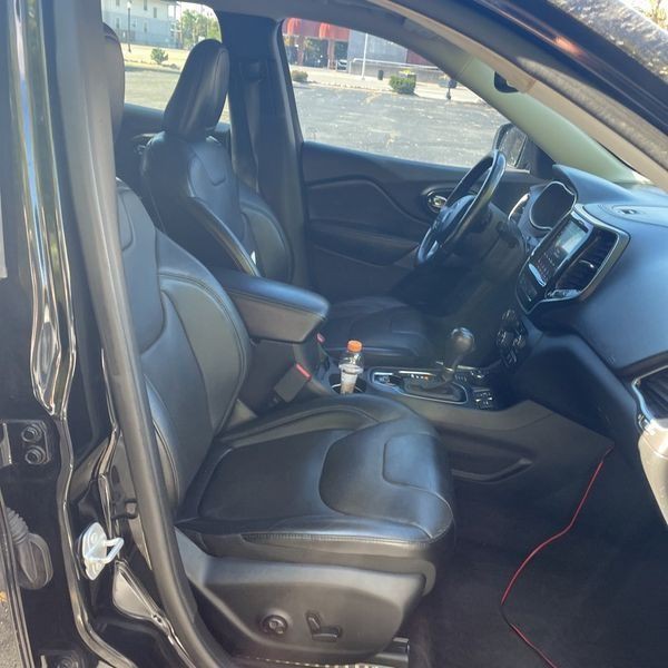 2019 Jeep Cherokee Image 9