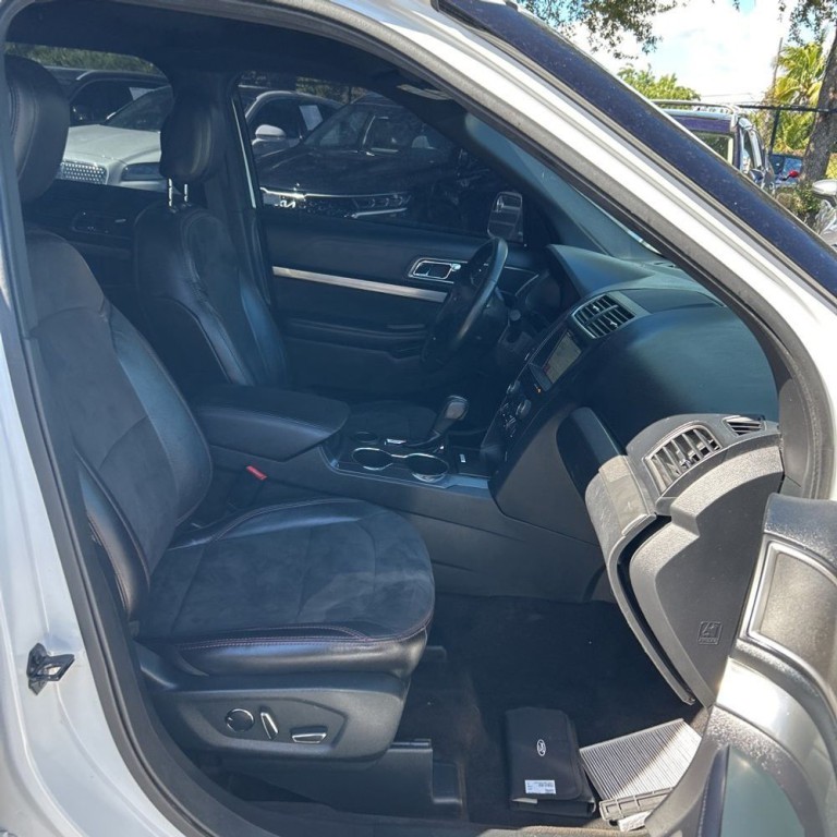 2018 Ford Explorer Image 8
