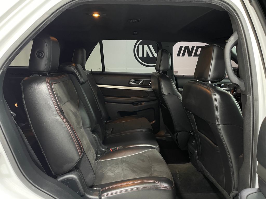2018 Ford Explorer Image 32