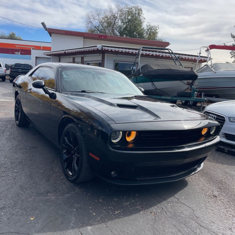 2016 Dodge Challenger Image 1