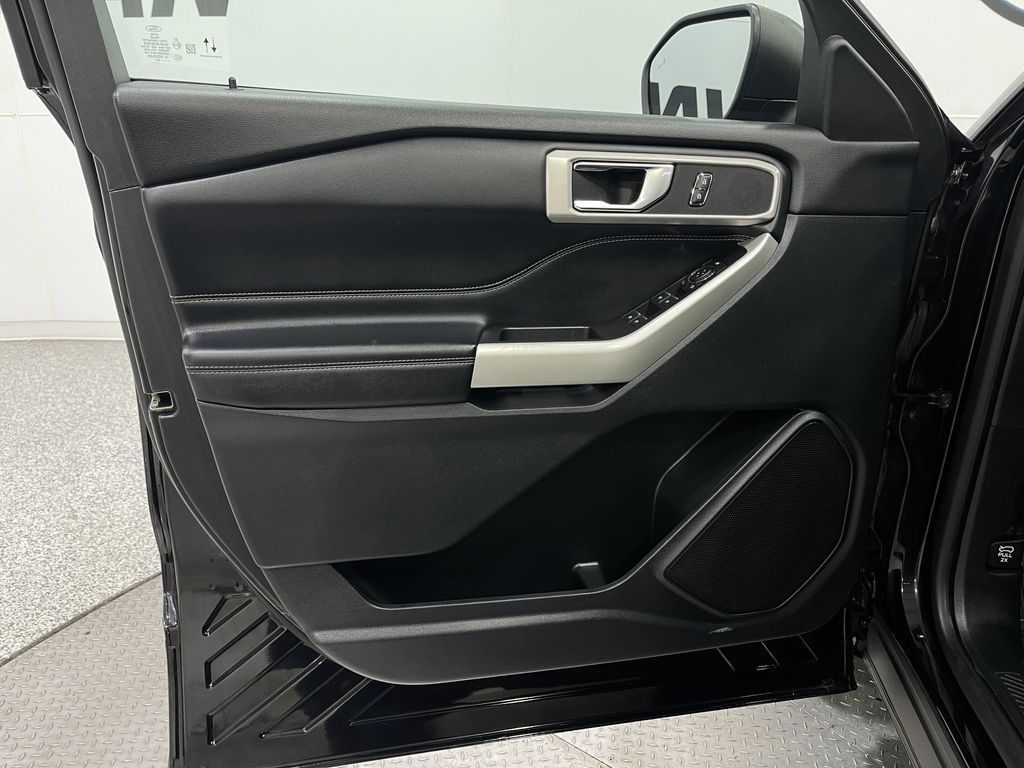 2020 Ford Explorer Image 15