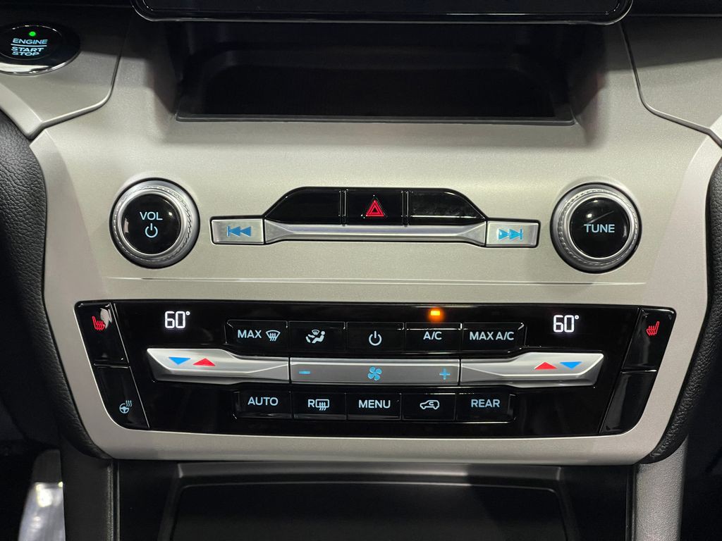 2020 Ford Explorer Image 25