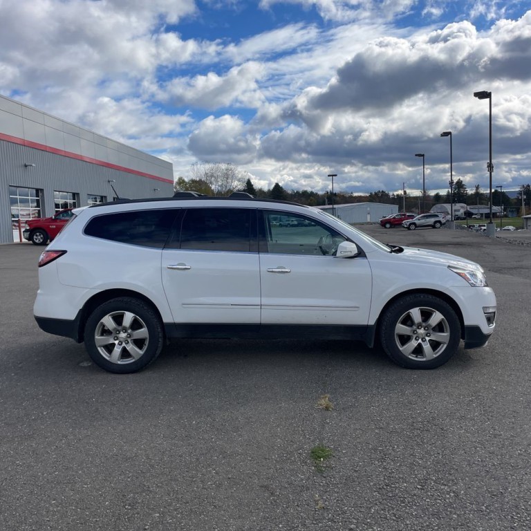 2017 Chevrolet Traverse Image 3