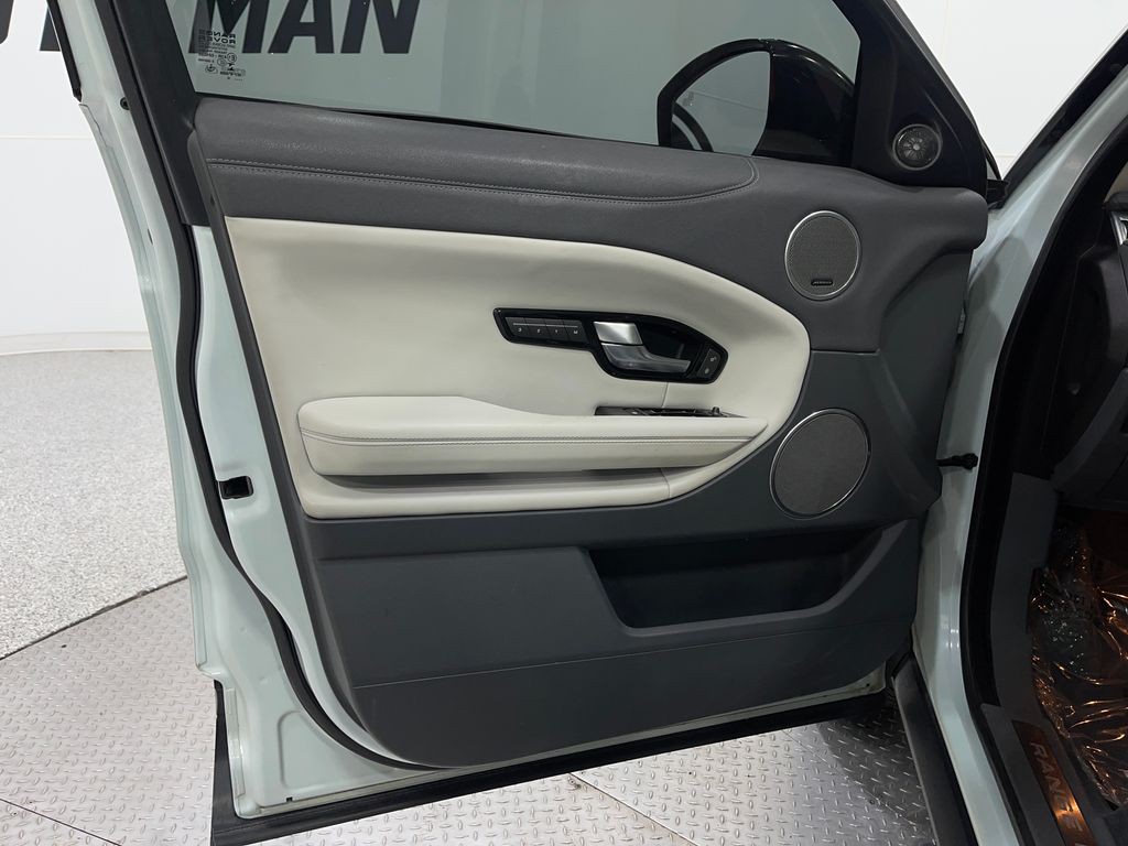 2016 Land Rover Range Rover Evoque Image 16