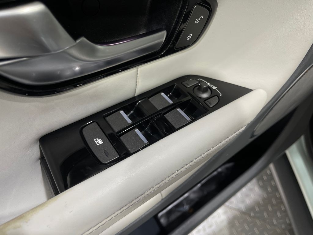 2016 Land Rover Range Rover Evoque Image 17