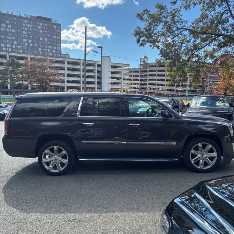 2015 Cadillac Escalade Image 4