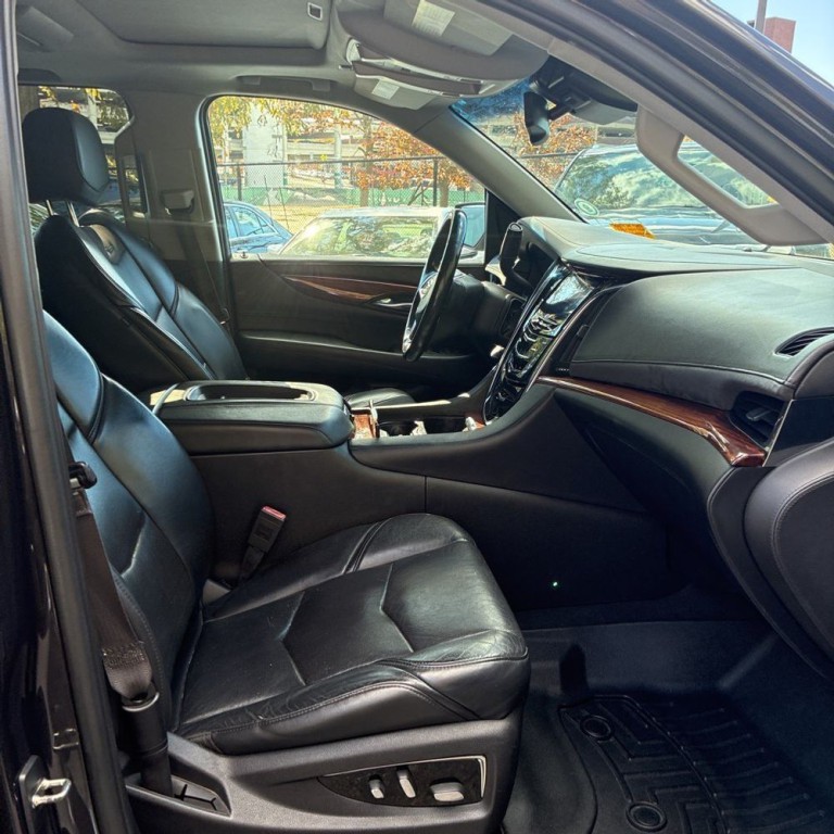 2015 Cadillac Escalade Image 9