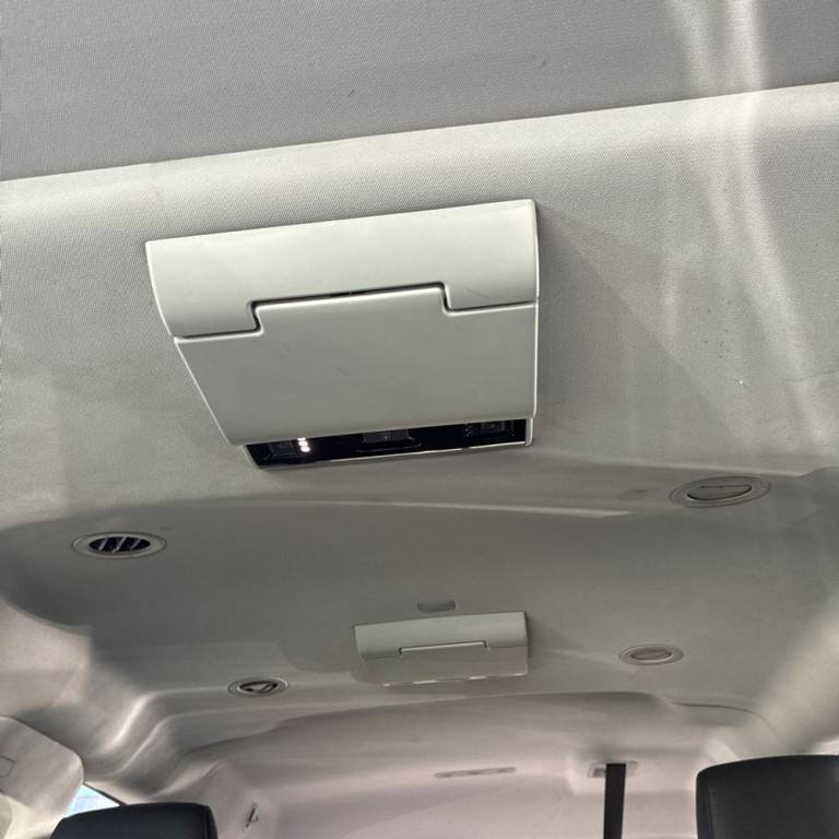 2015 Cadillac Escalade Image 16