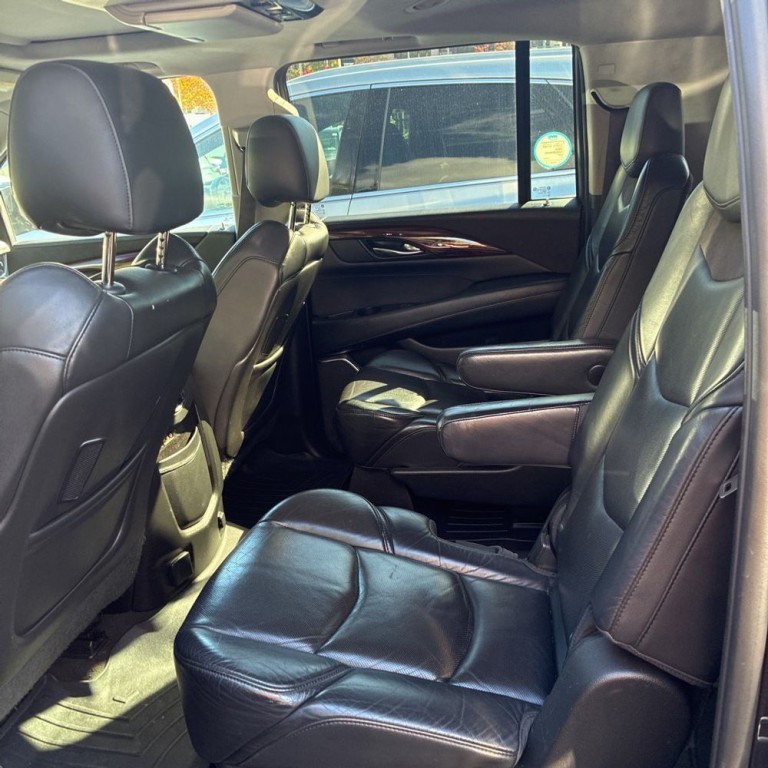 2015 Cadillac Escalade Image 18