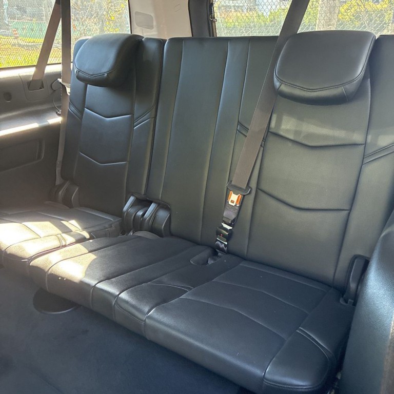 2015 Cadillac Escalade Image 19