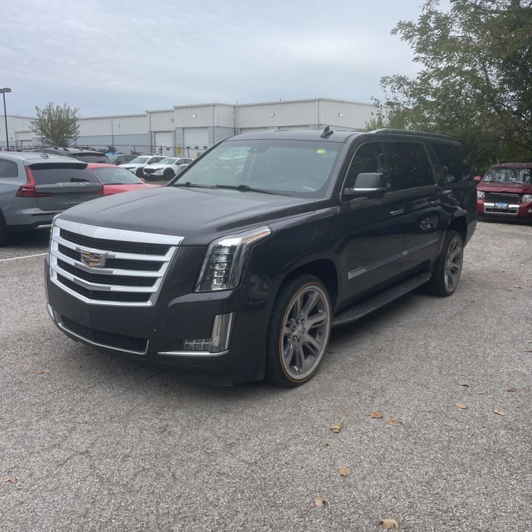 2016 Cadillac Escalade Image 2