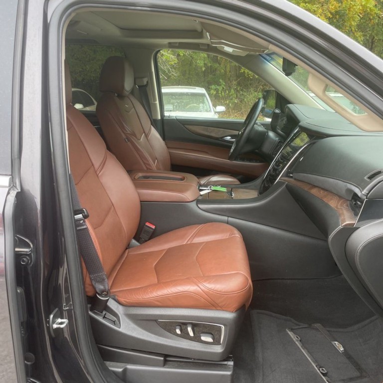 2016 Cadillac Escalade Image 8