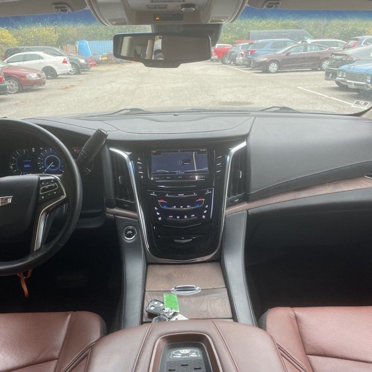 2016 Cadillac Escalade Image 11
