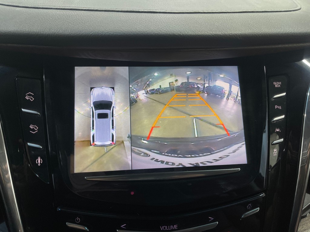 2016 Cadillac Escalade Image 10