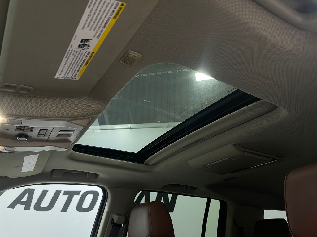 2016 Cadillac Escalade Image 11