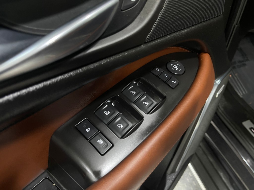 2016 Cadillac Escalade Image 14