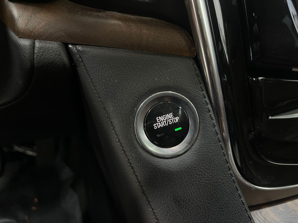 2016 Cadillac Escalade Image 17