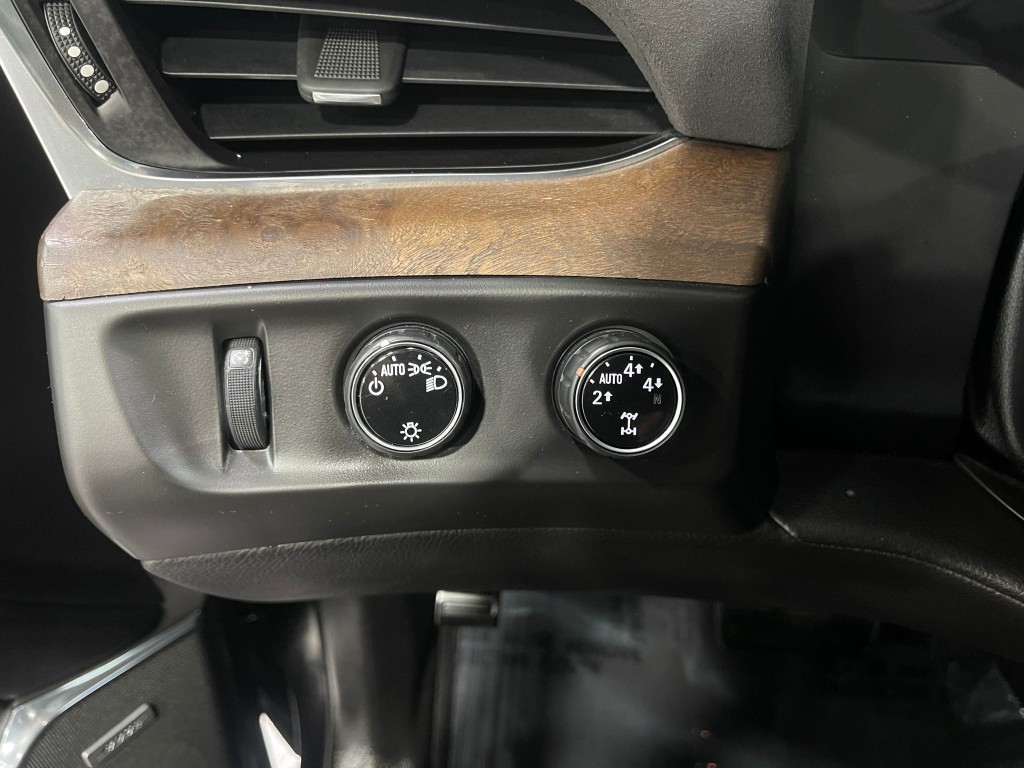 2016 Cadillac Escalade Image 18