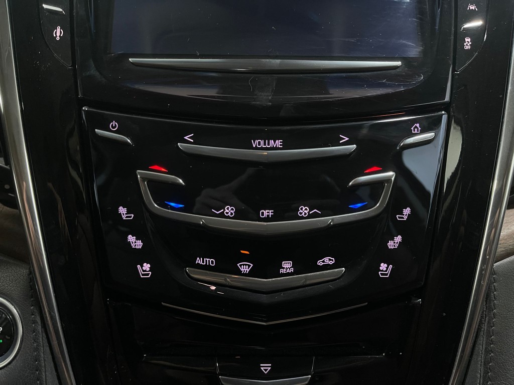 2016 Cadillac Escalade Image 21