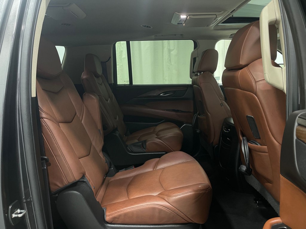 2016 Cadillac Escalade Image 29
