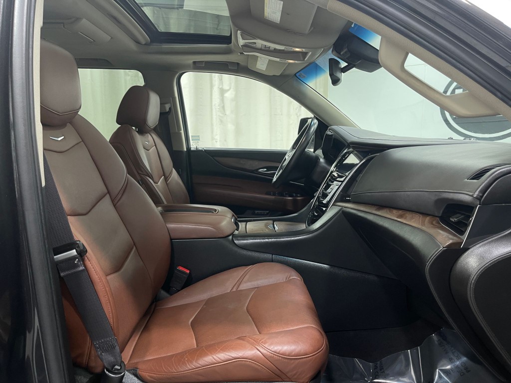 2016 Cadillac Escalade Image 30