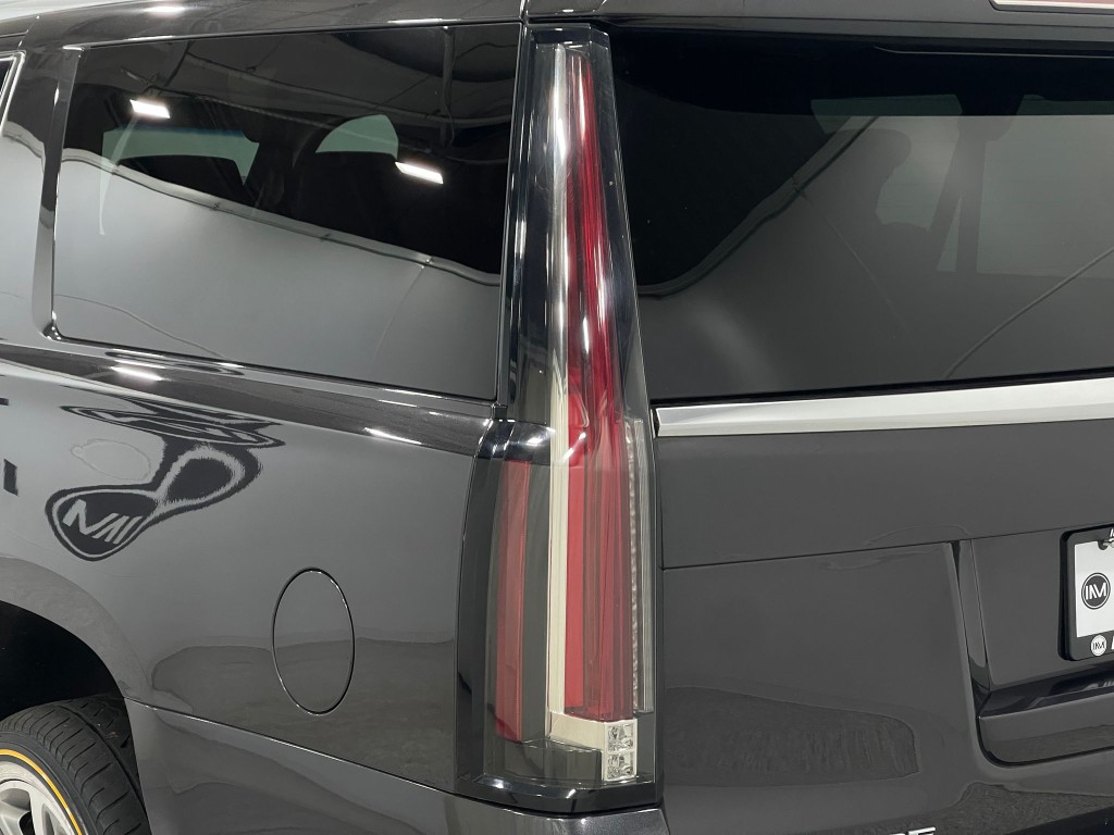 2016 Cadillac Escalade Image 32